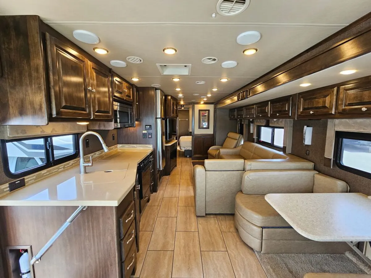 2016 Tiffin Motorhomes Allegro, photo 10 of 24
