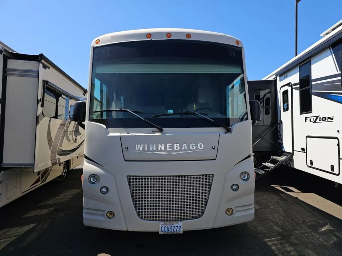 2020 Winnebago Vista, photo 2 of 24