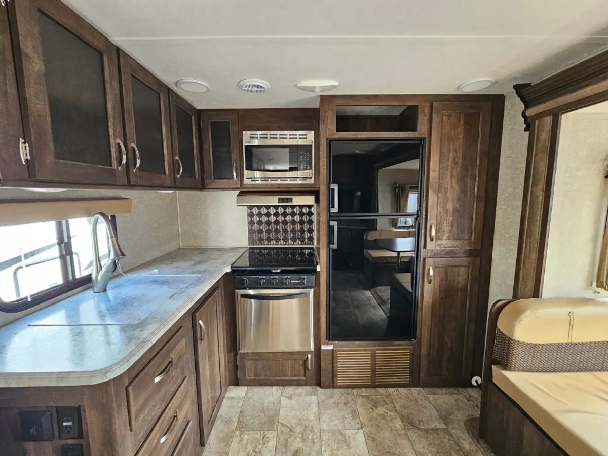 2018 Forest River Rainier, photo 18 of 24
