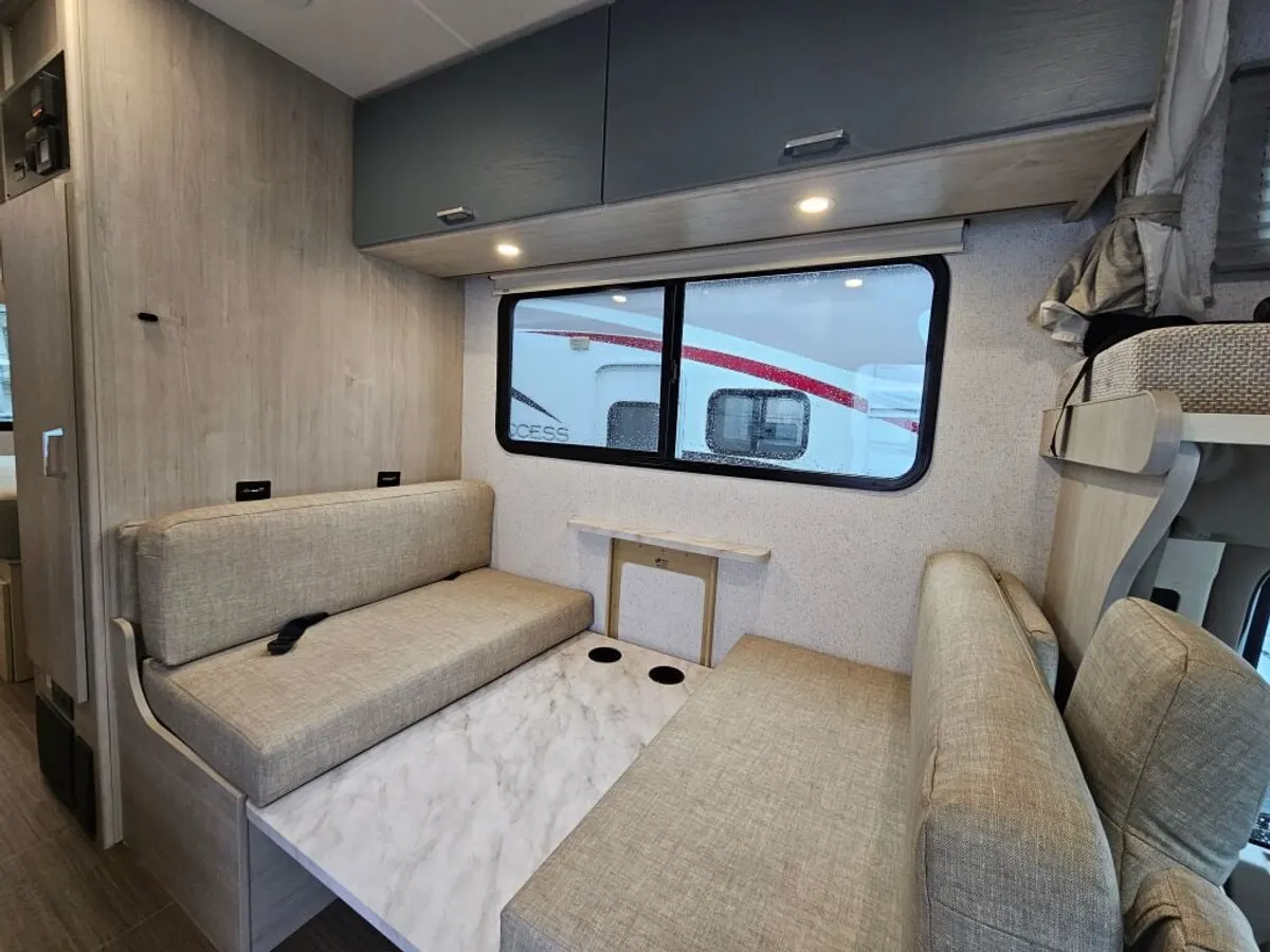 2027 Winnebago Sunflyer, photo 9 of 24
