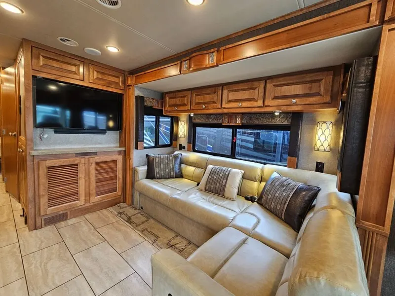 2017 Tiffin Motorhomes Allegro, photo 15 of 24