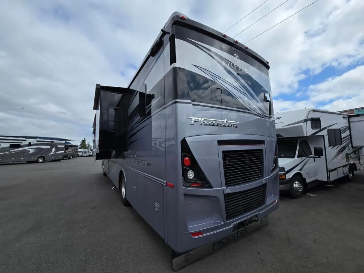 2026 Tiffin Motorhomes Phaeton, photo 4 of 20