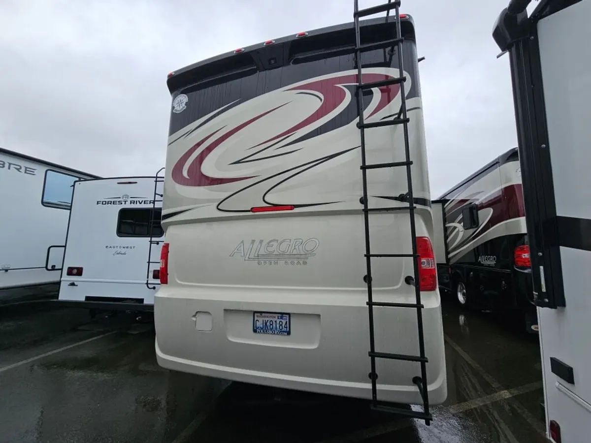 2015 Tiffin Motorhomes Allegro, photo 5 of 24