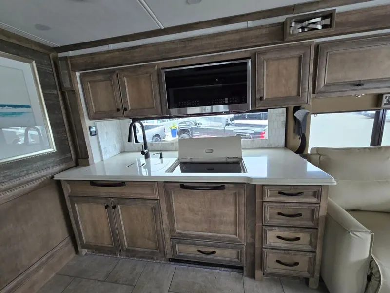 2026 Tiffin Motorhomes Phaeton, photo 11 of 20