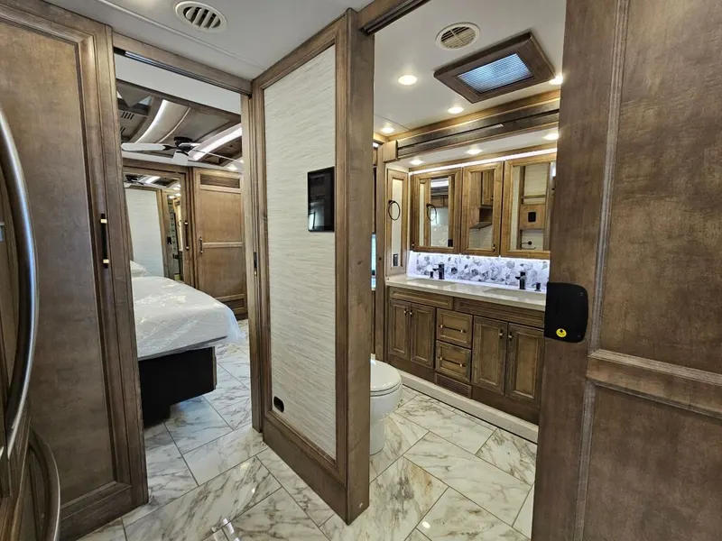 2026 Tiffin Motorhomes Allegro Bus, photo 22 of 24