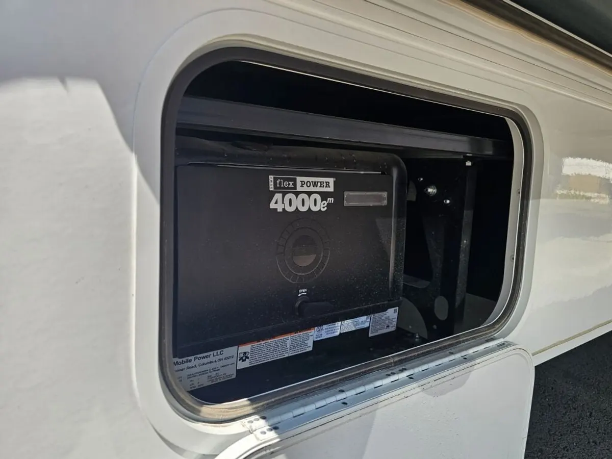 2027 Winnebago Sunflyer, photo 6 of 24
