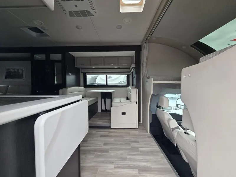2026 Thor Motor Coach Omni Trail, photo 20 of 24