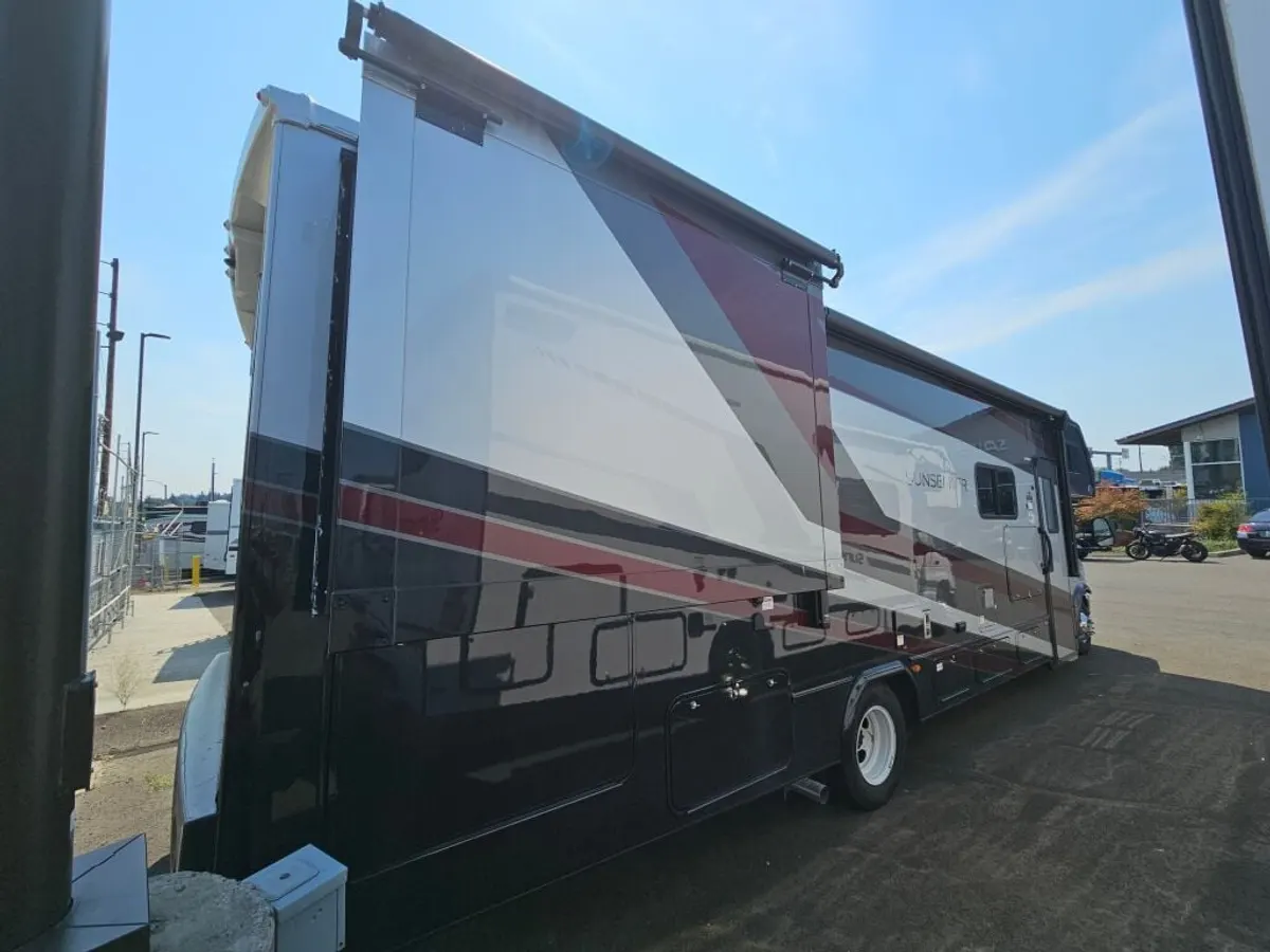 2027 Forest River Sunseeker, photo 5 of 24