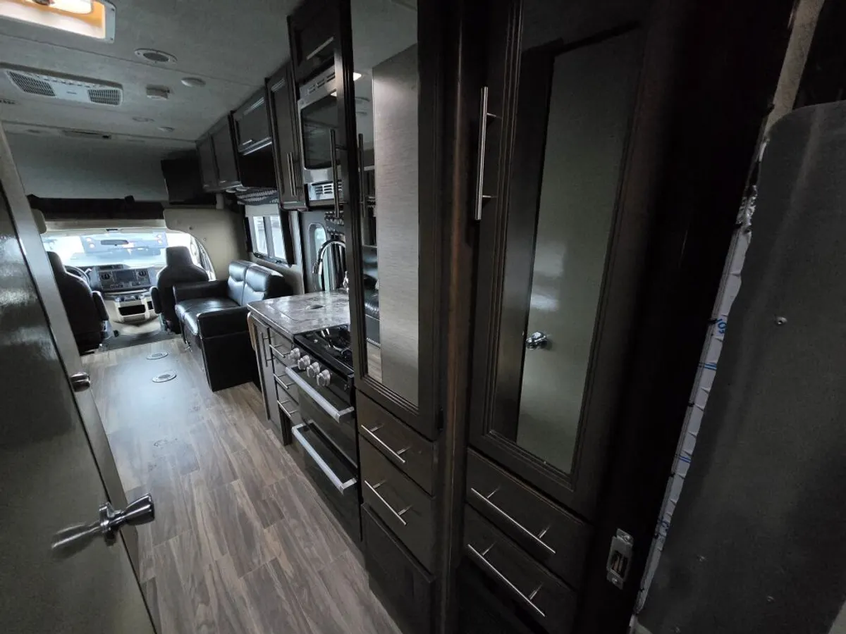 2022 Thor Motor Coach Outlaw, photo 20 of 24