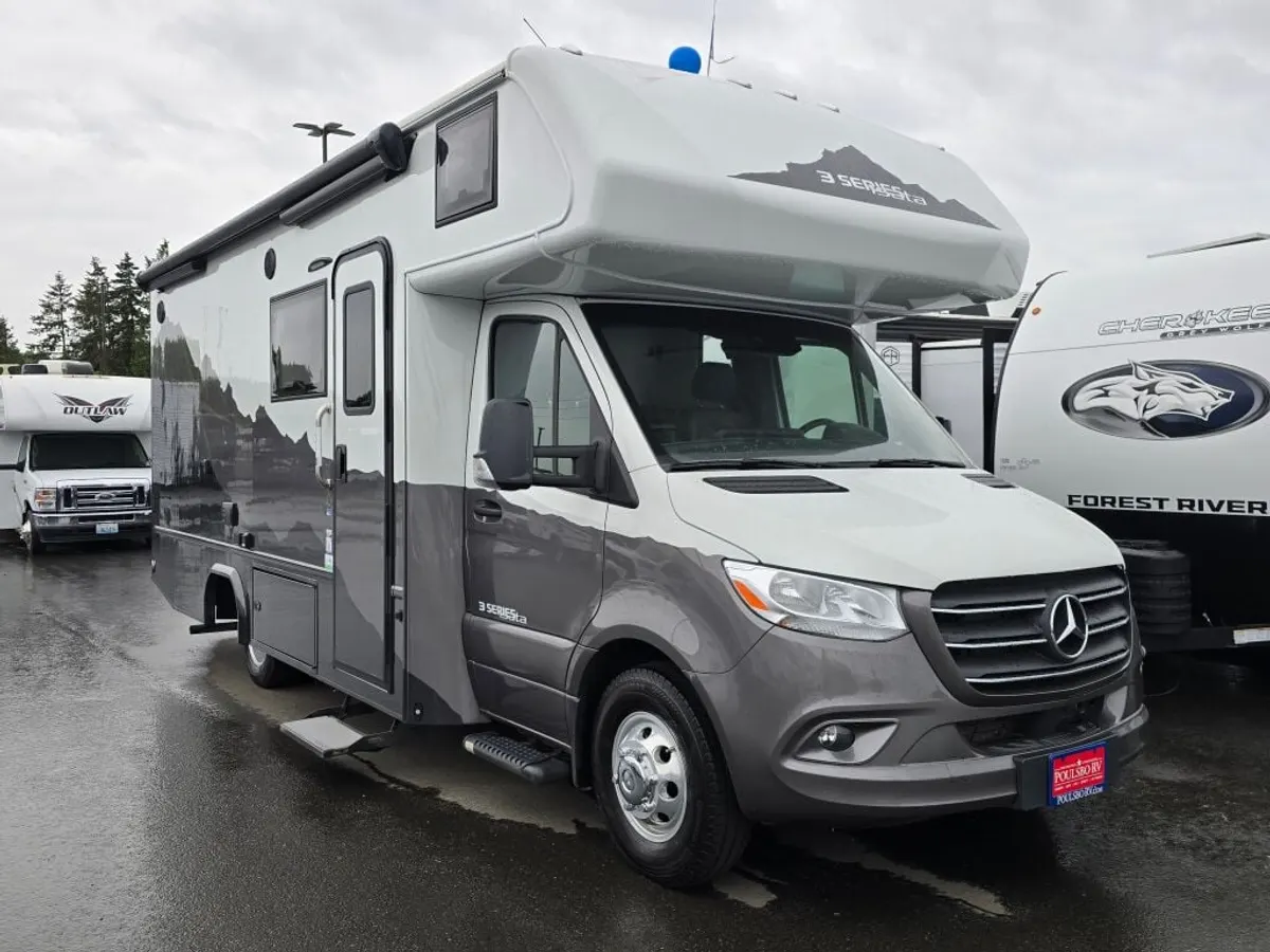 2025 Dynamax Isata 3 Series, photo 1 of 24