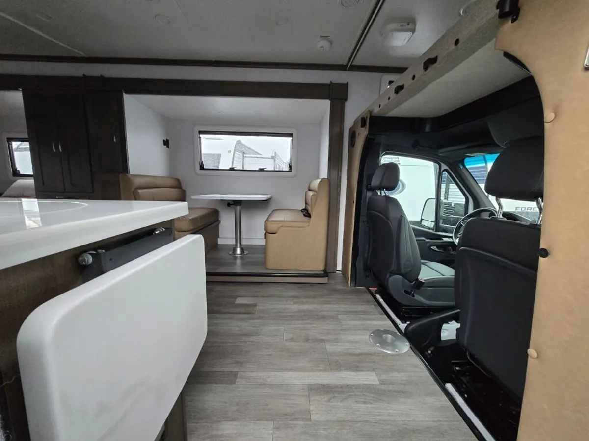 2025 Dynamax Isata 3 Series, photo 9 of 24