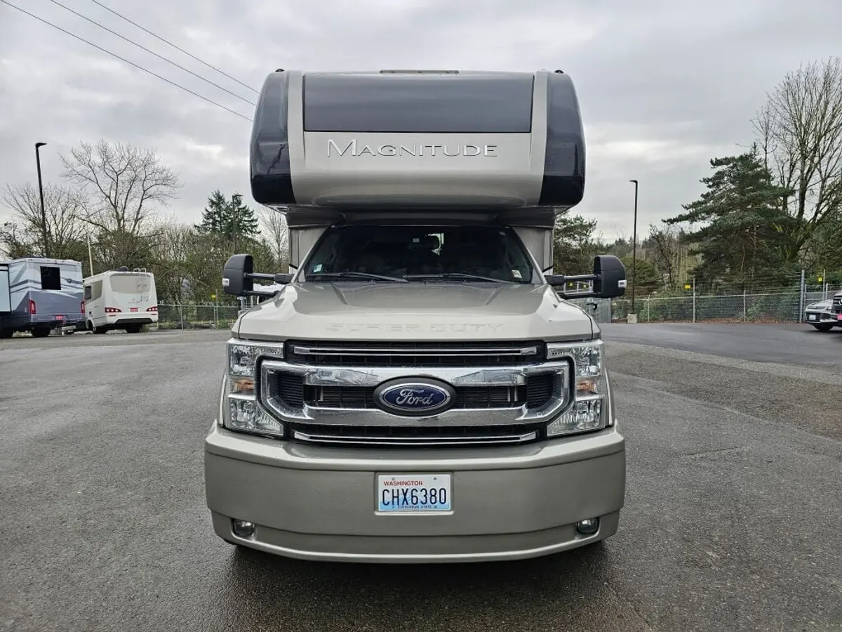 2023 Thor Motor Coach Magnitude 4x4, photo 8 of 24