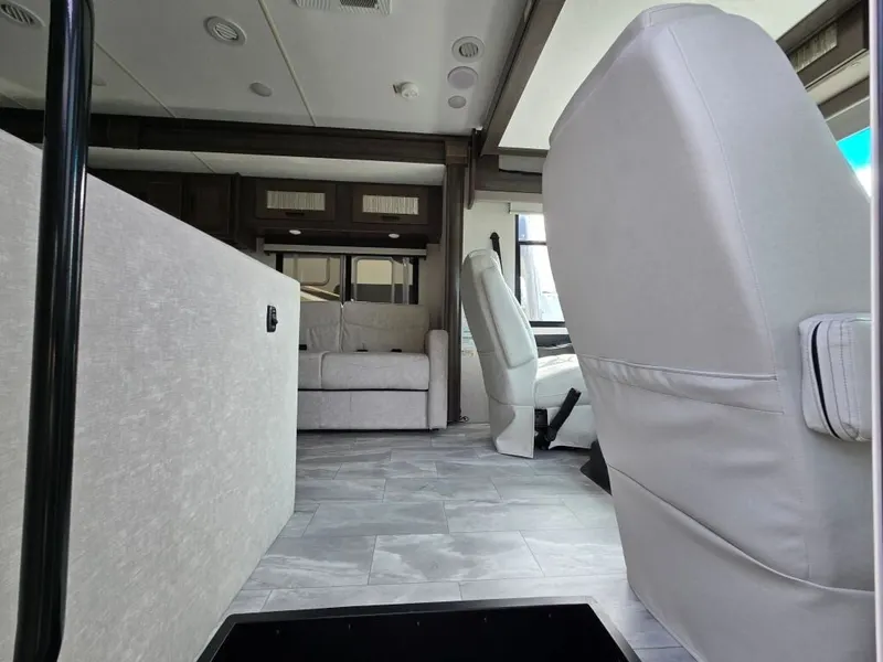 2023 Coachmen Mirada, photo 9 of 24
