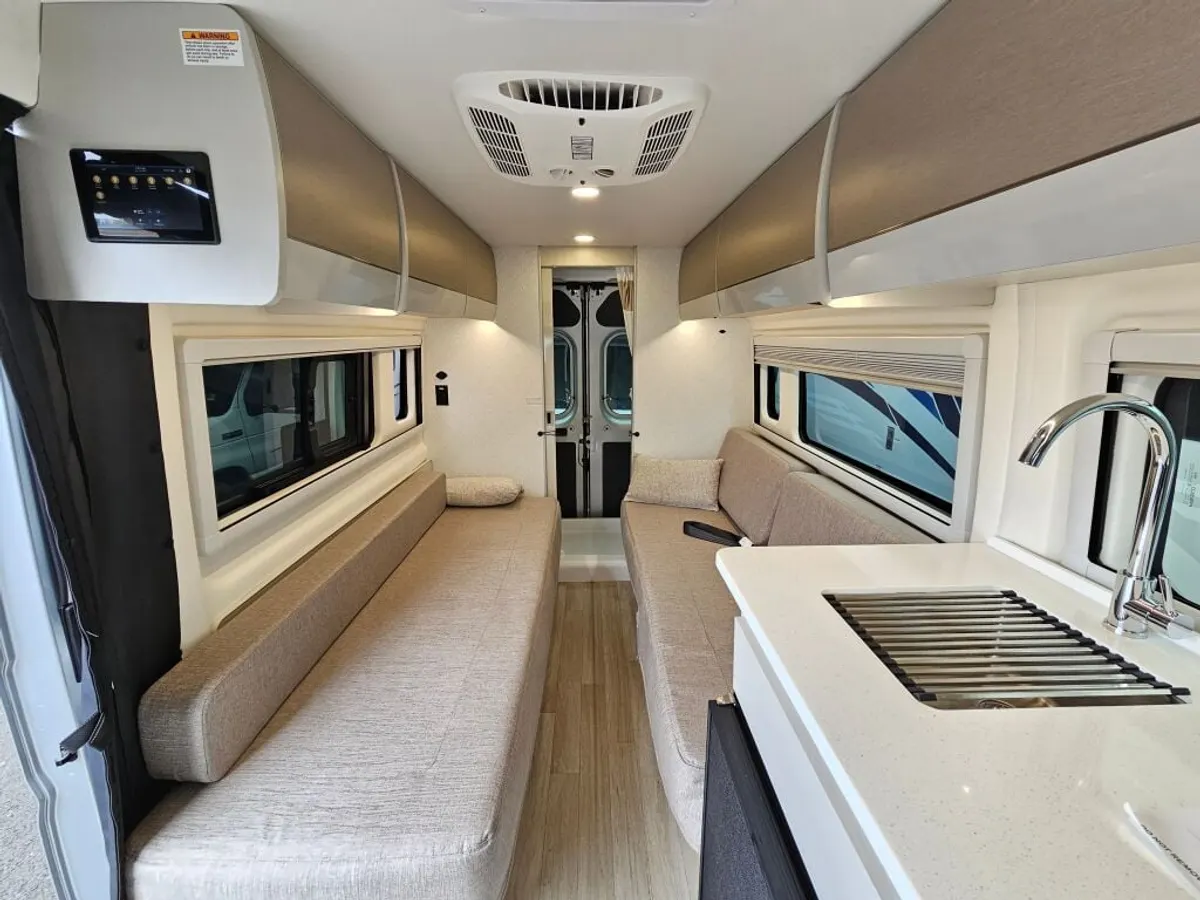 2027 Thor Motor Coach Sequence, photo 11 of 24