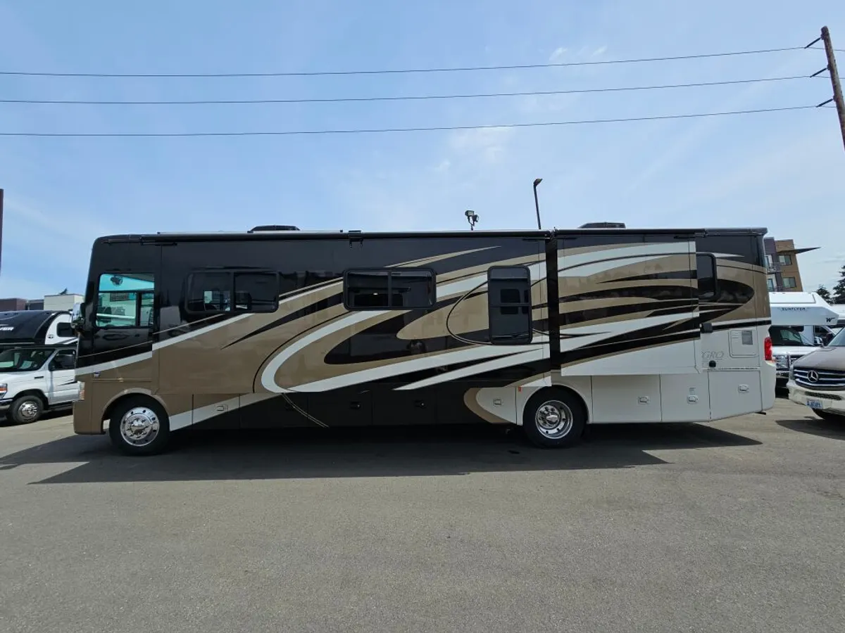 2016 Tiffin Motorhomes Allegro, photo 4 of 24