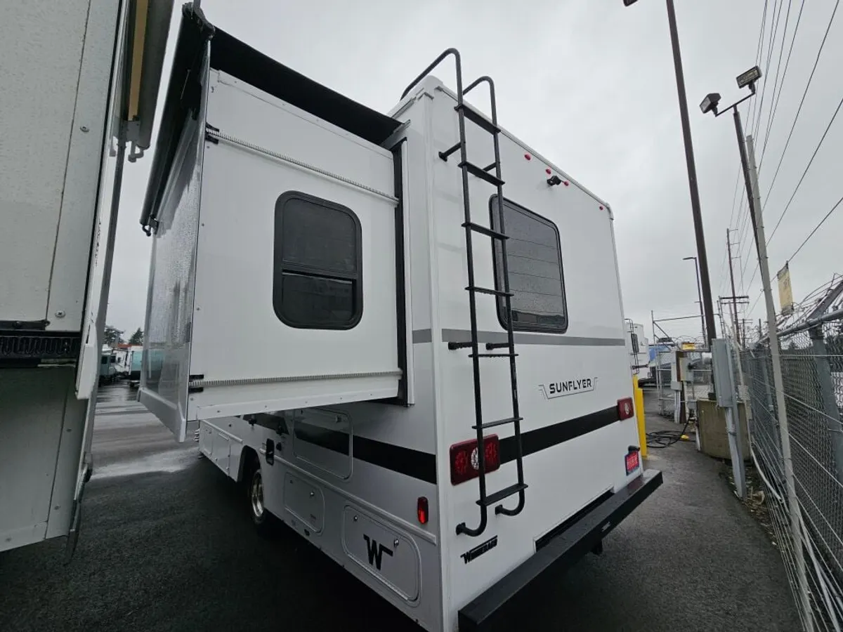 2027 Winnebago Sunflyer, photo 4 of 24