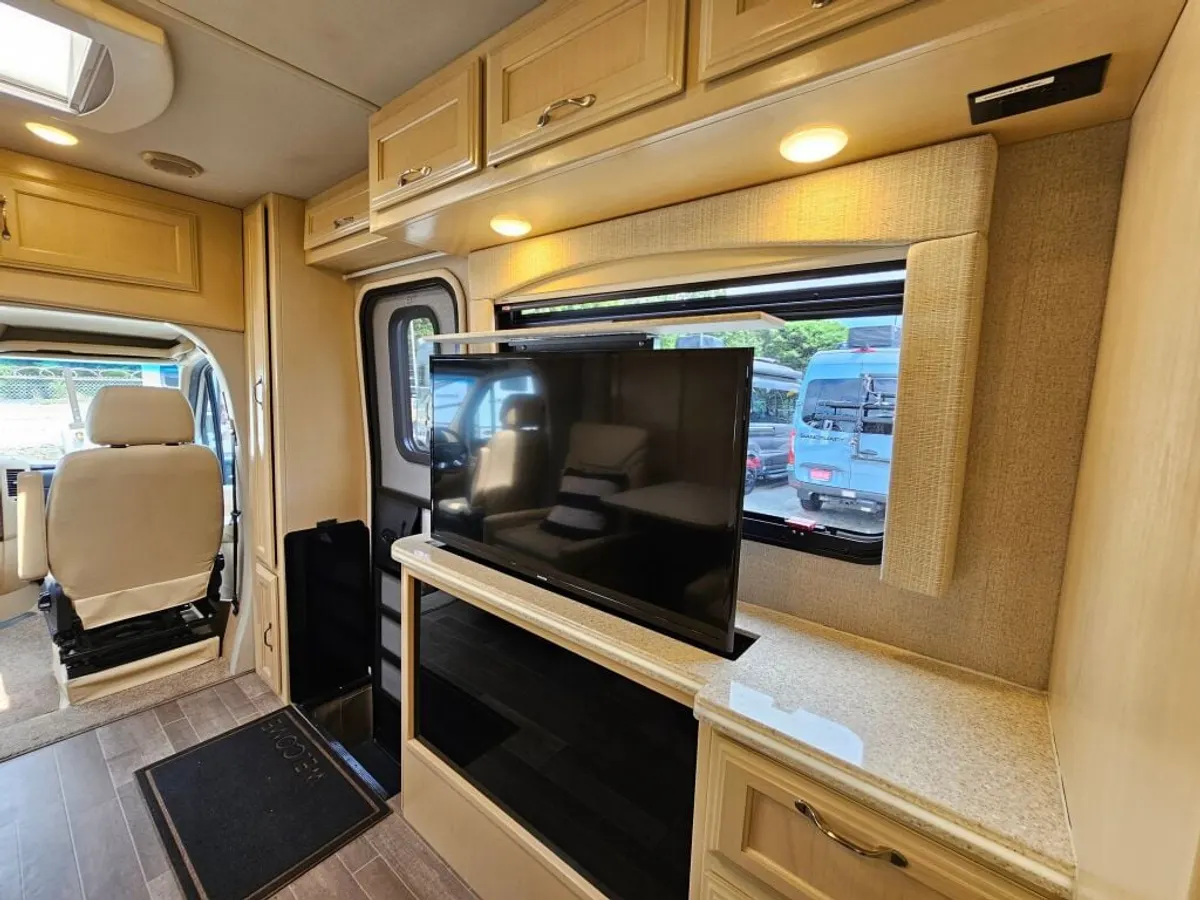 2019 Regency RV Ultra Brougham, photo 18 of 24