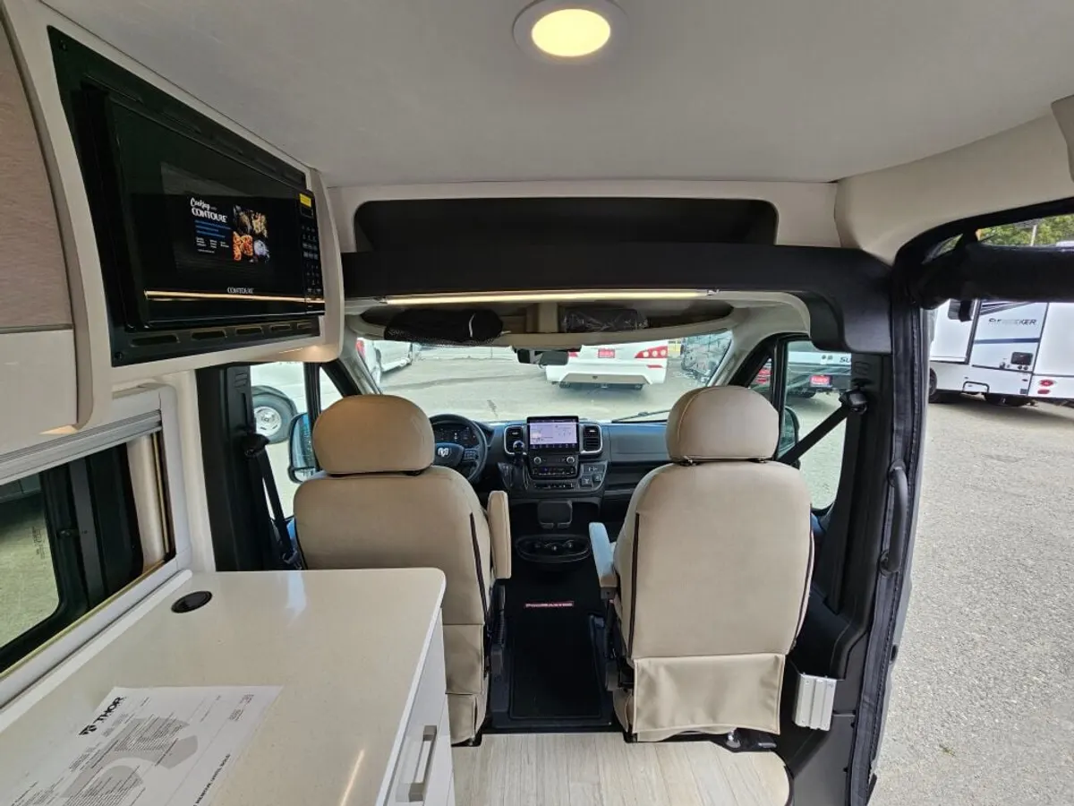 2027 Thor Motor Coach Sequence, photo 20 of 24