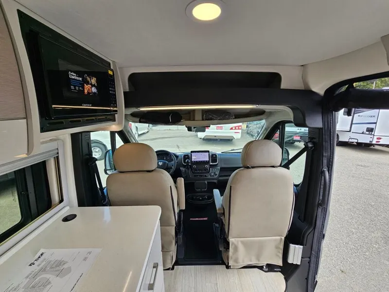 2027 Thor Motor Coach Sequence, photo 20 of 24