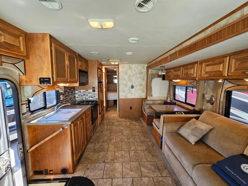 2011 Tiffin Motorhomes Allegro, photo 8 of 24