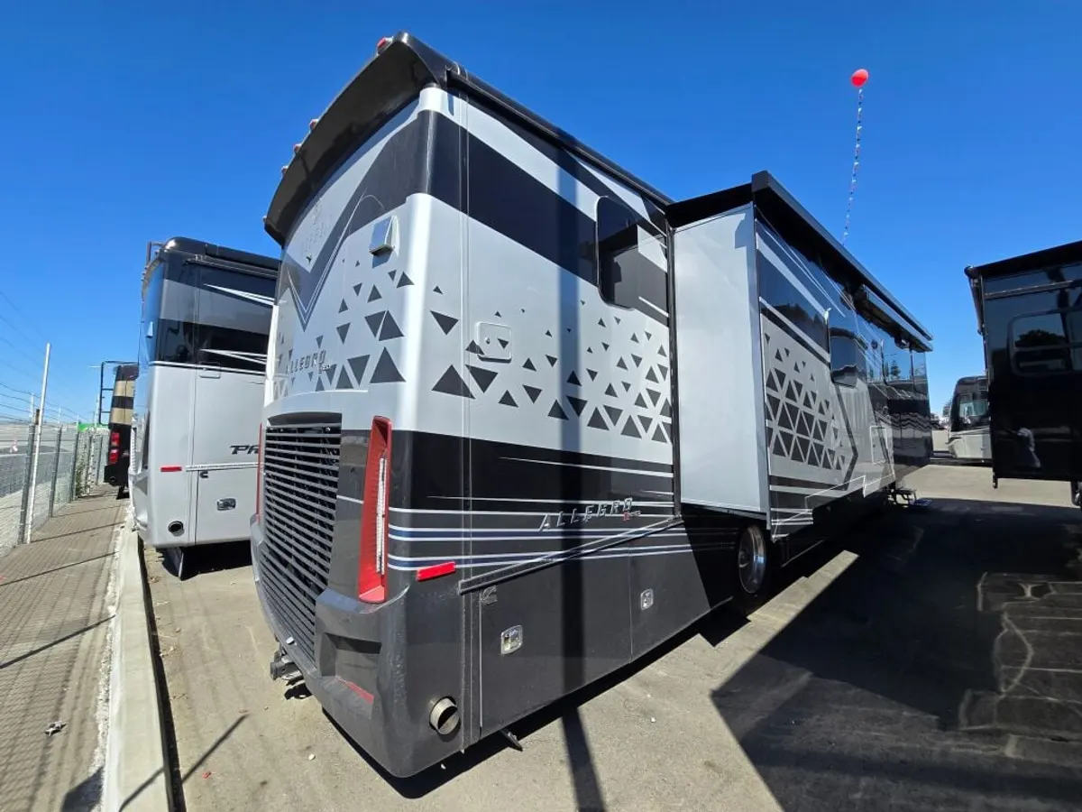 2026 Tiffin Motorhomes Allegro Red, photo 3 of 24