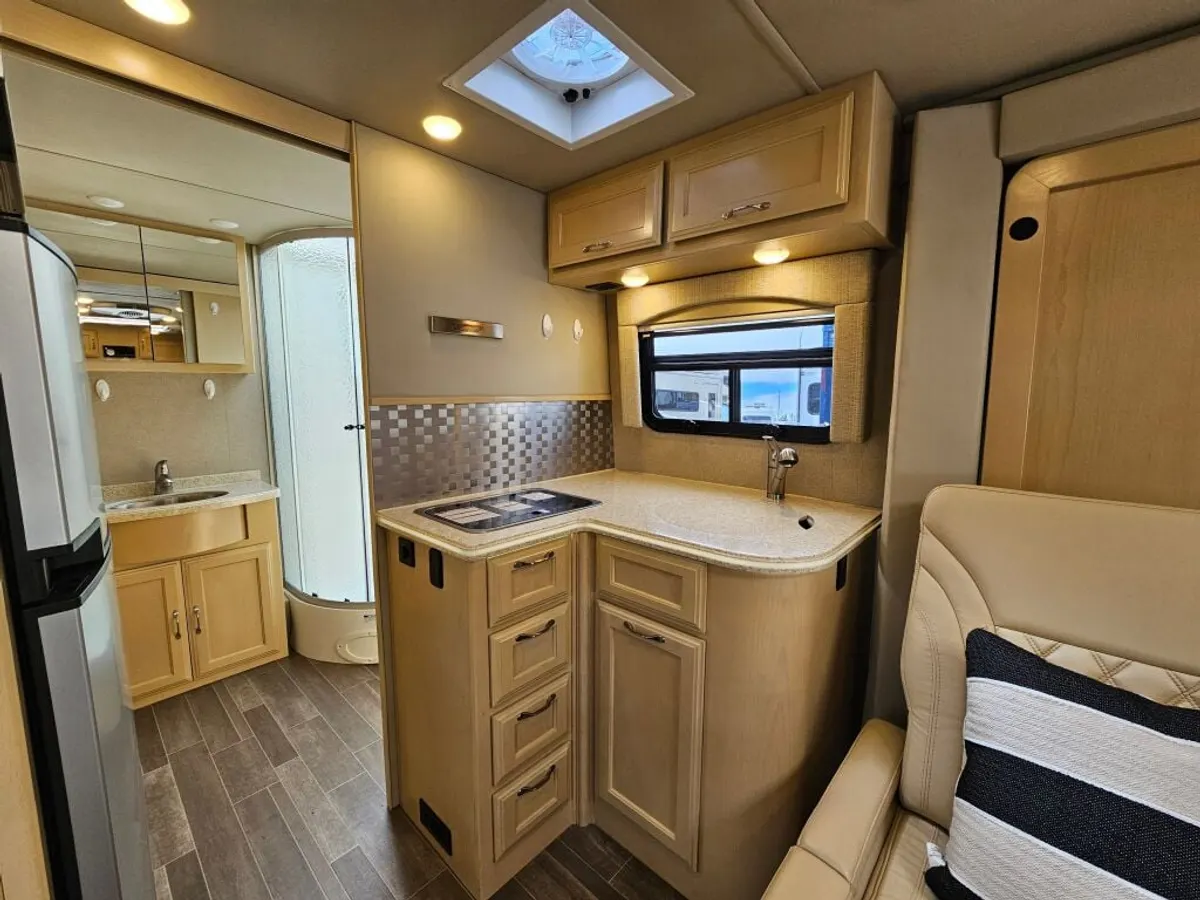 2019 Regency RV Ultra Brougham, photo 15 of 24