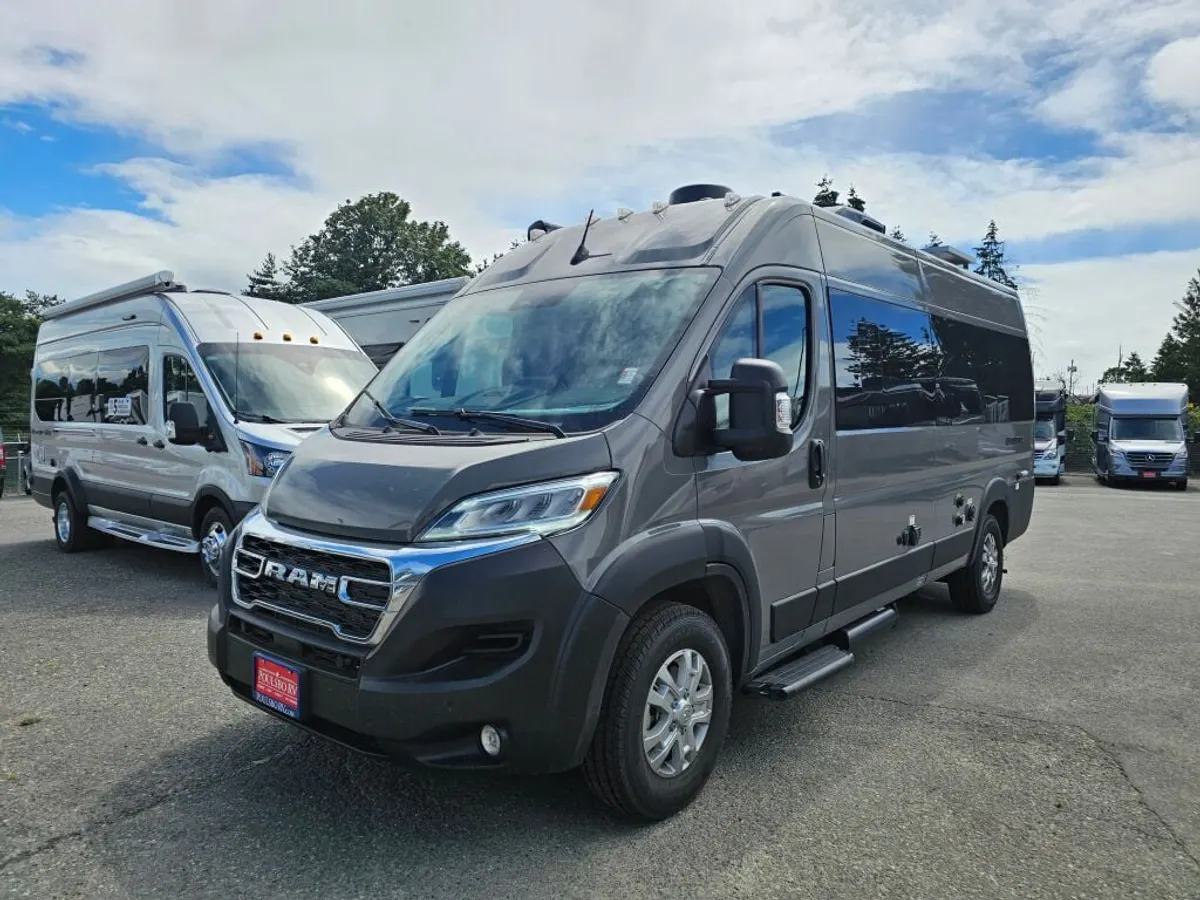 2027 Thor Motor Coach Sequence, photo 3 of 24