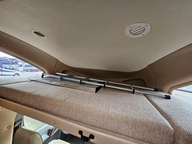 2016 Thor Motor Coach Synergy, photo 16 of 24