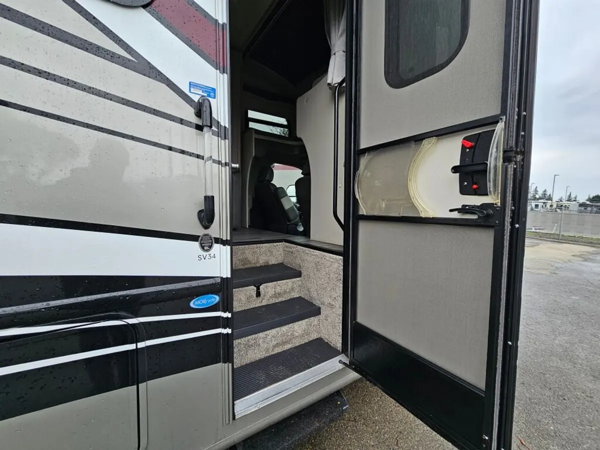 2023 Thor Motor Coach Magnitude 4x4, photo 10 of 24