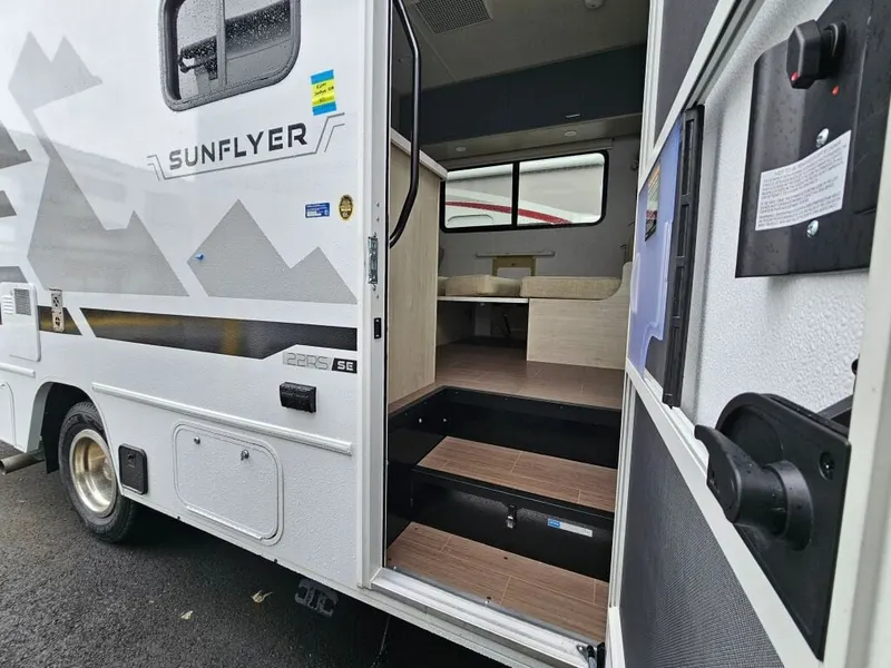 2027 Winnebago Sunflyer, photo 6 of 24