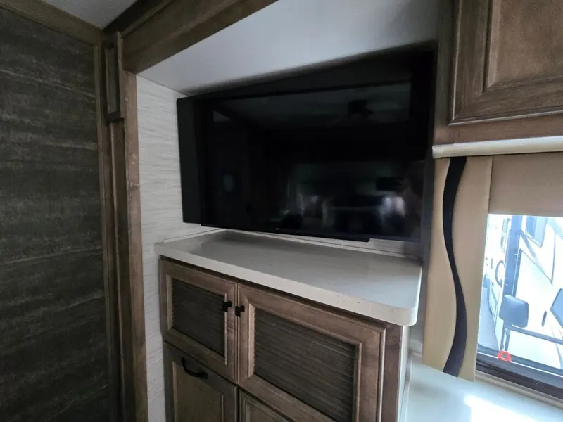2026 Tiffin Motorhomes Phaeton, photo 16 of 20