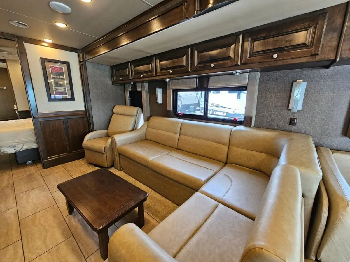 2016 Tiffin Motorhomes Allegro, photo 13 of 24