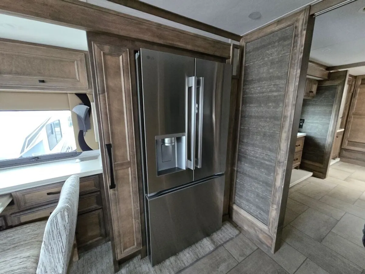 2026 Tiffin Motorhomes Phaeton, photo 13 of 20