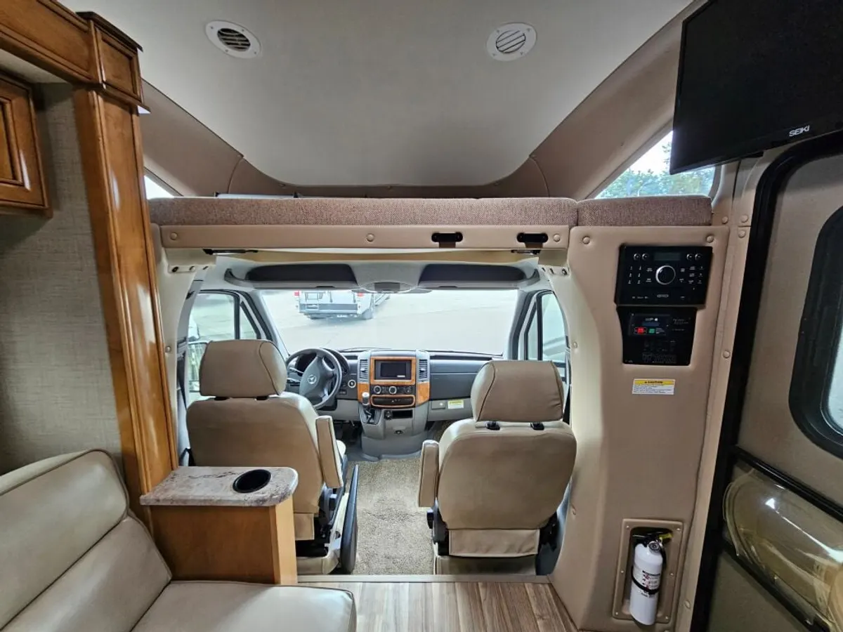 2016 Thor Motor Coach Synergy, photo 15 of 24
