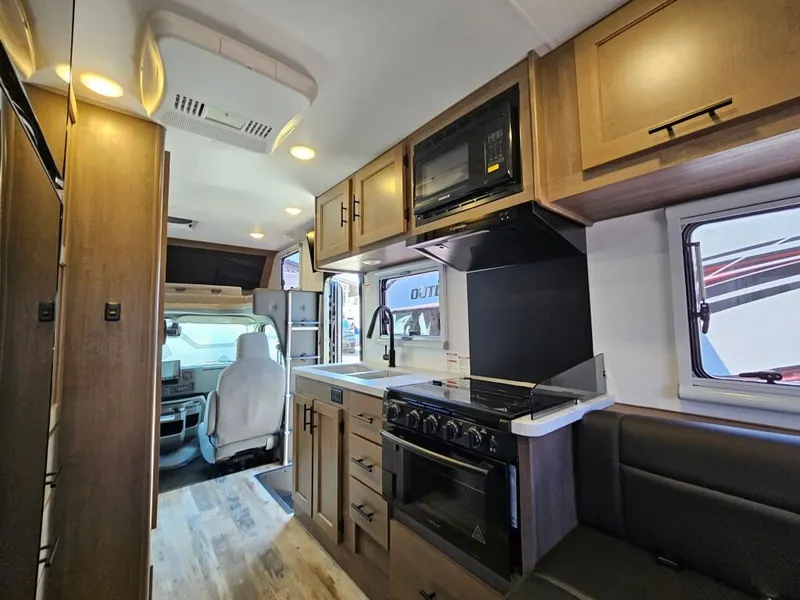 2026 Adventurer Manufacturing Inc. Overlander, photo 19 of 24