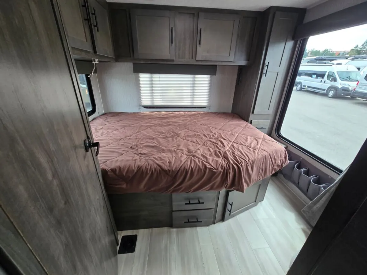 2023 Coachmen Leprechaun, photo 20 of 24