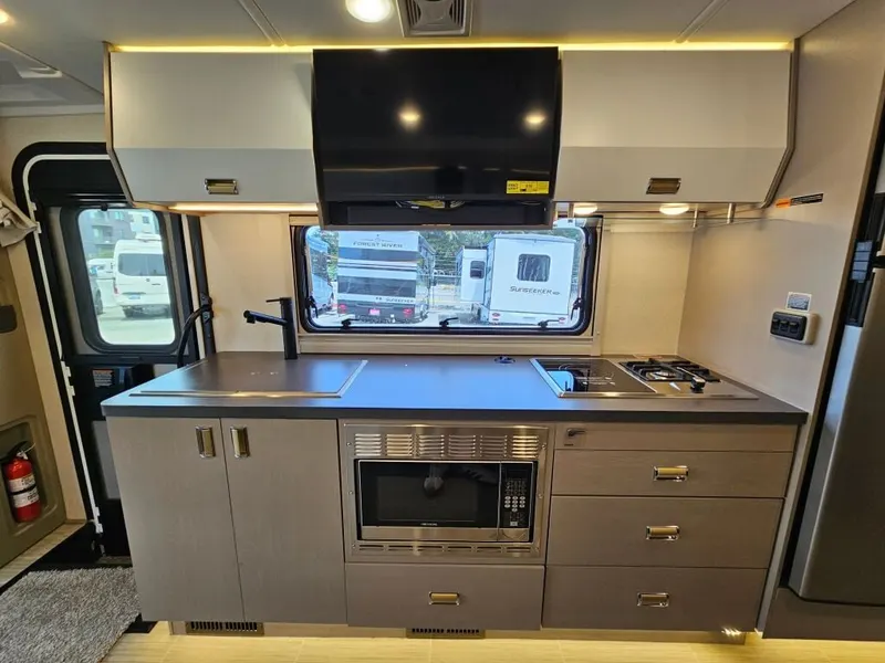 2027 Winnebago View, photo 16 of 24