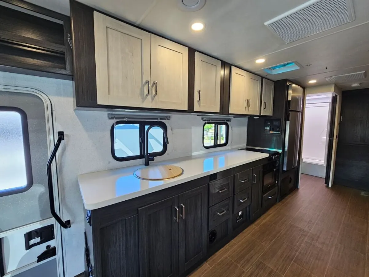2027 Winnebago Sunflyer, photo 11 of 24