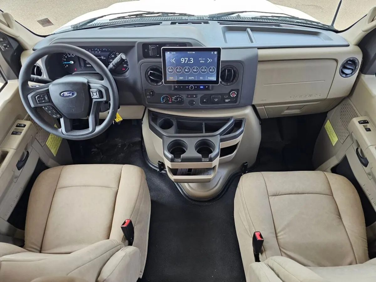 2027 Winnebago Sunflyer, photo 18 of 24