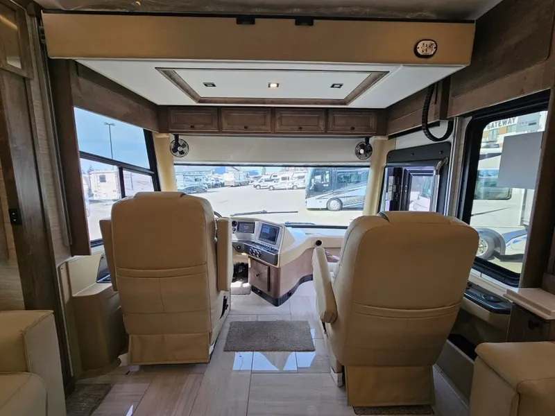 2026 Tiffin Motorhomes Phaeton, photo 19 of 24