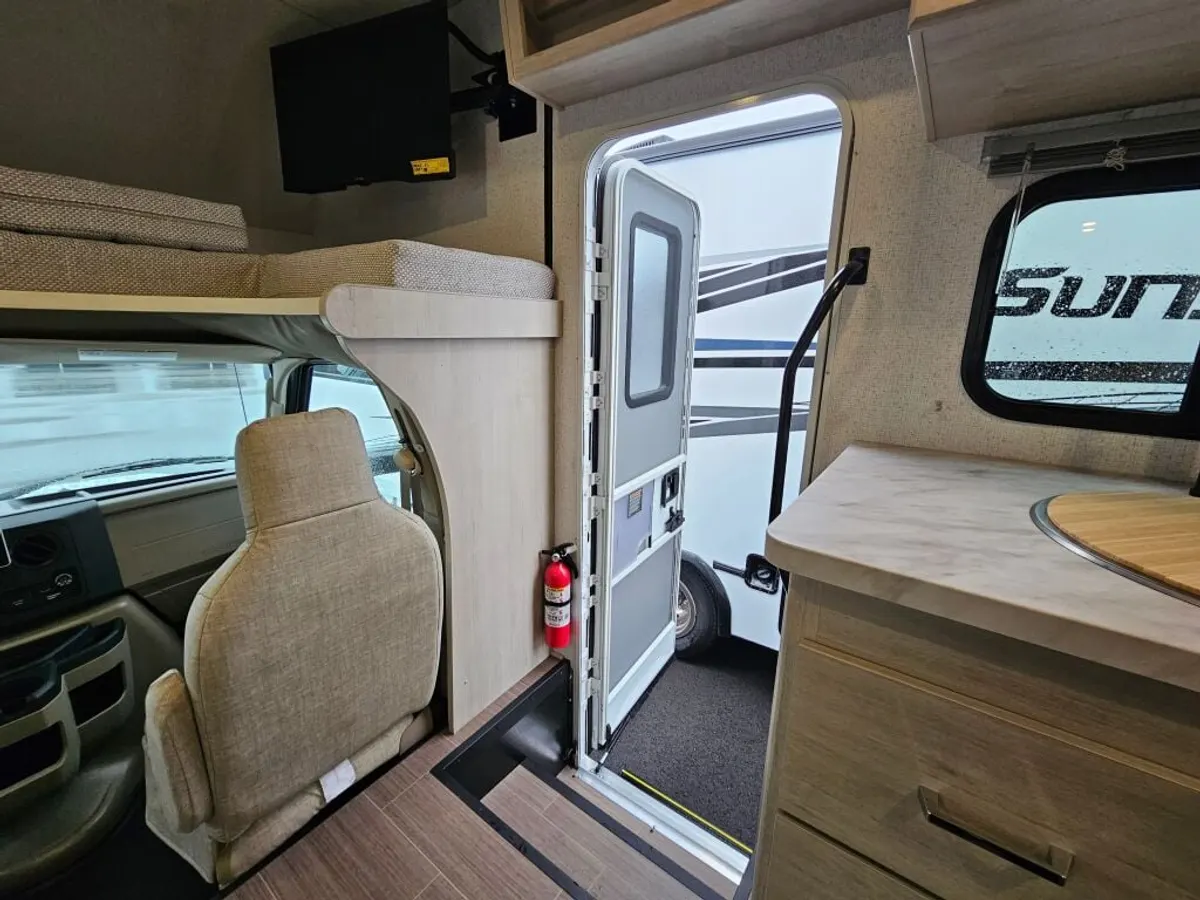 2027 Winnebago Sunflyer, photo 7 of 24