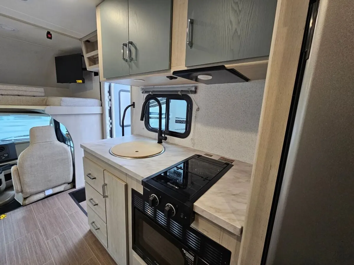 2027 Winnebago Sunflyer, photo 11 of 24
