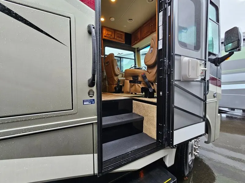 2015 Tiffin Motorhomes Allegro, photo 9 of 24
