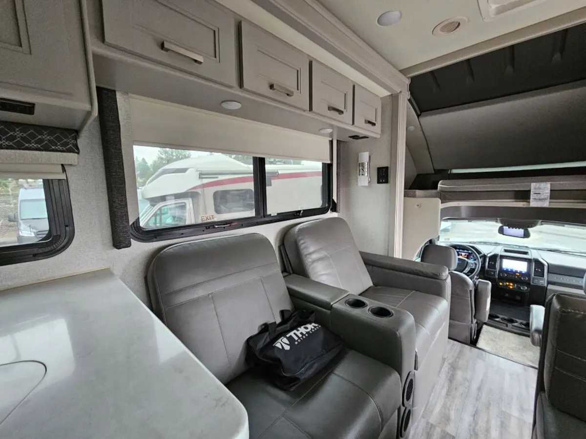 2023 Thor Motor Coach Magnitude 4x4, photo 16 of 24