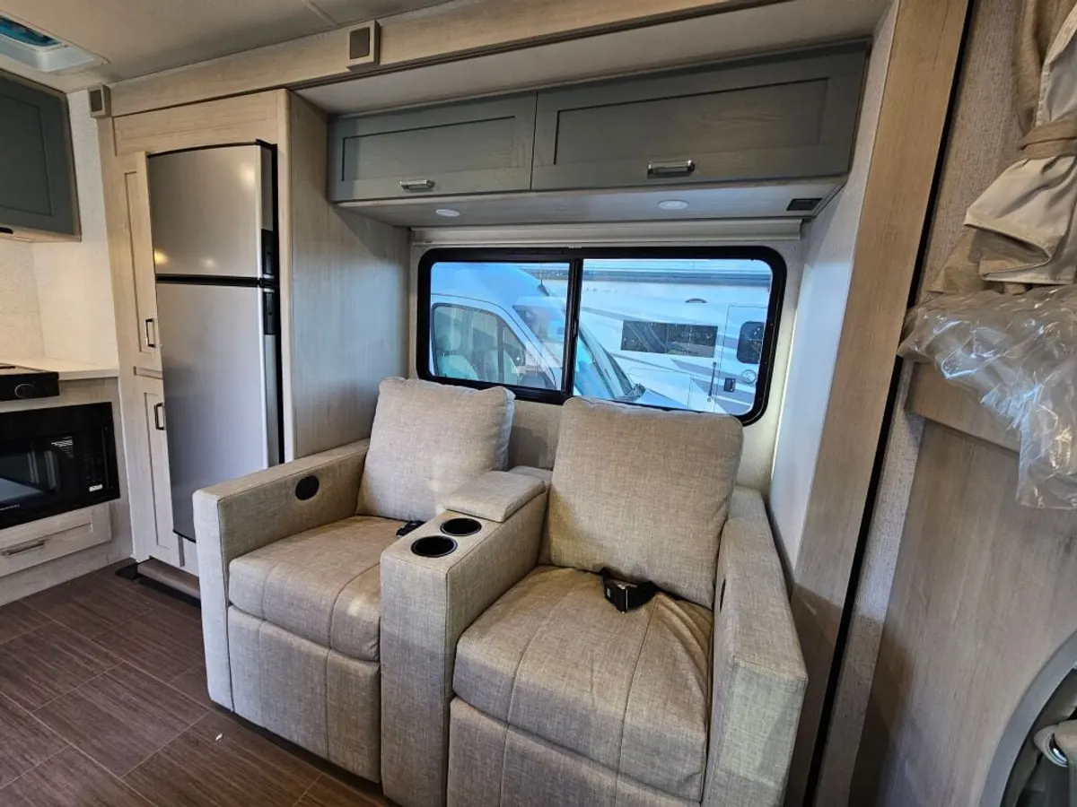 2027 winnebago sunflyer, photo 17 of 24