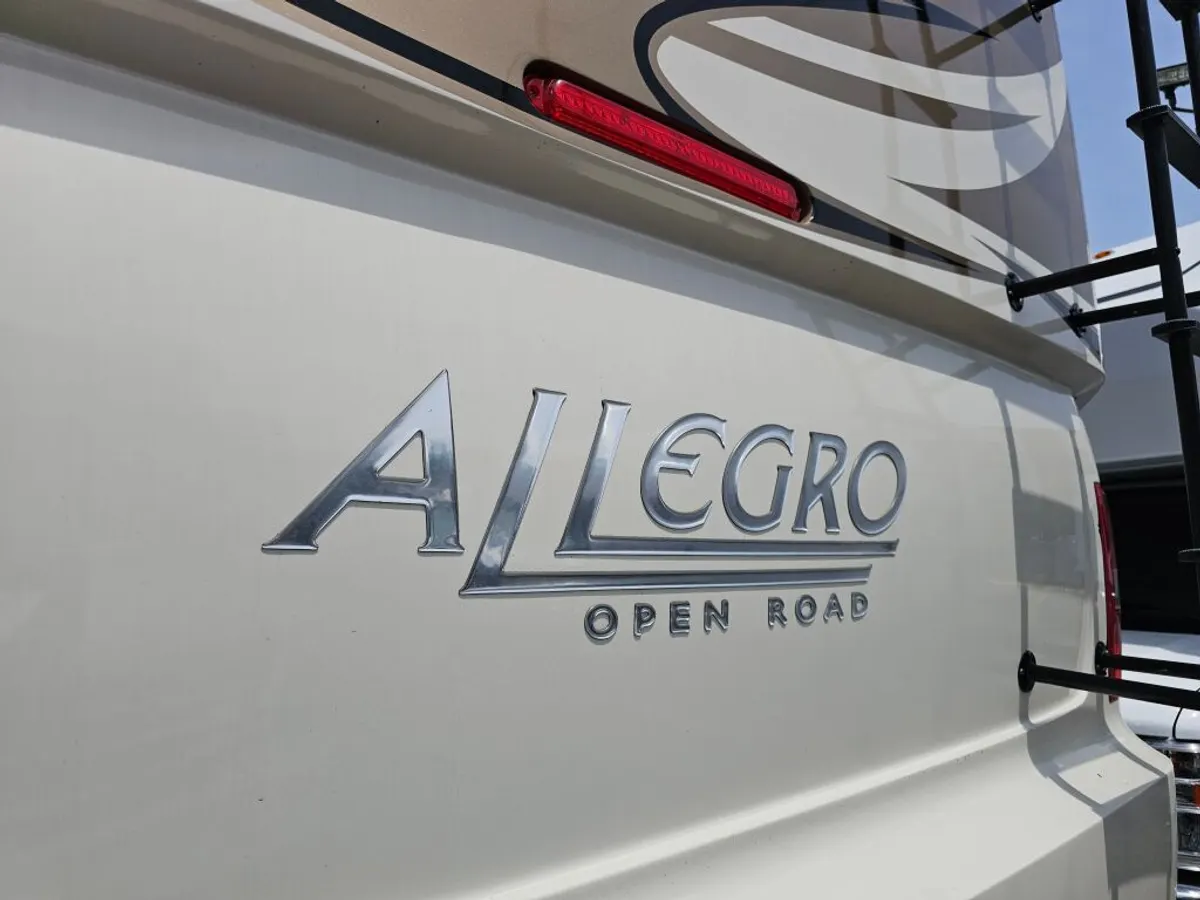2016 Tiffin Motorhomes Allegro, photo 6 of 24
