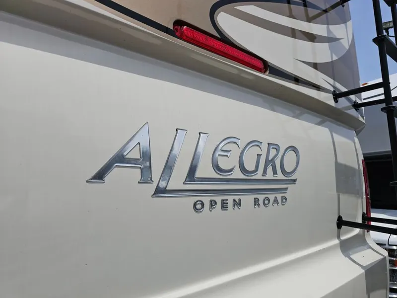 2016 Tiffin Motorhomes Allegro, photo 6 of 24