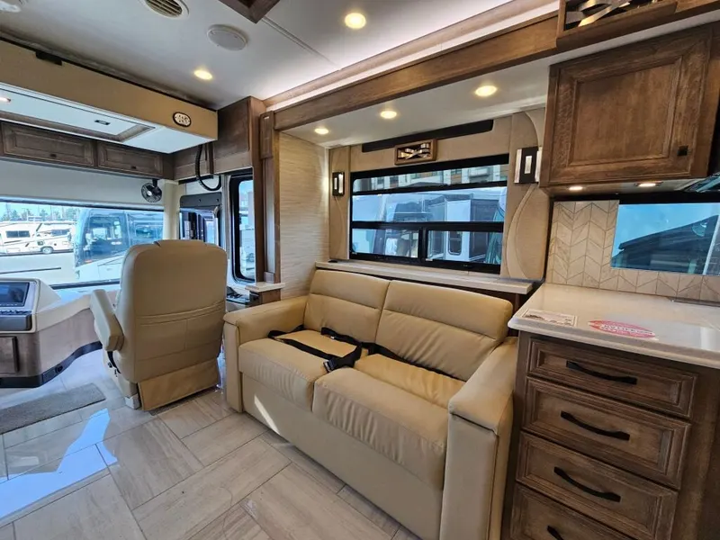 2026 Tiffin Motorhomes Phaeton, photo 17 of 24