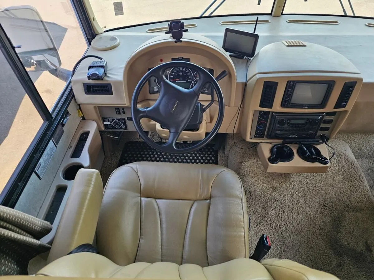 2008 Winnebago Sightseer, photo 20 of 24