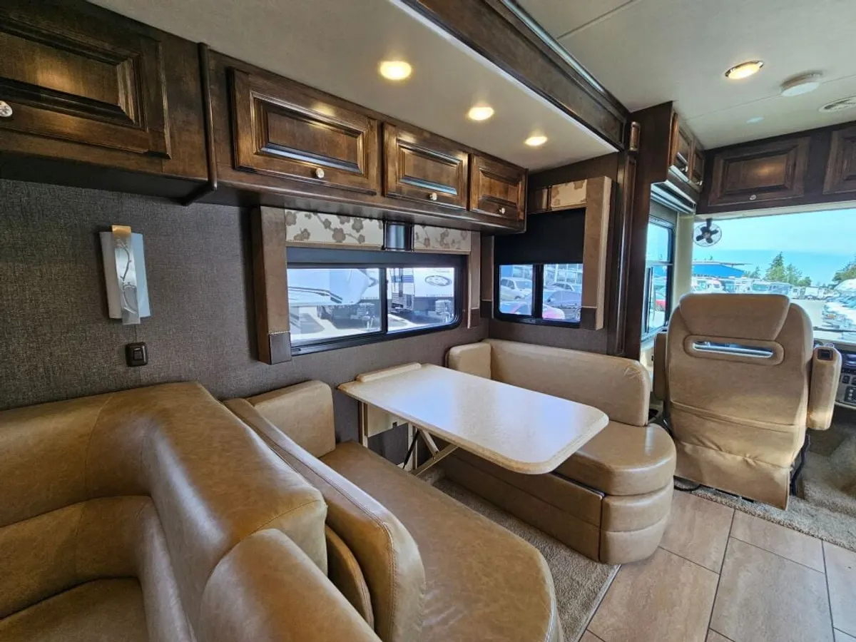2016 Tiffin Motorhomes Allegro, photo 19 of 24